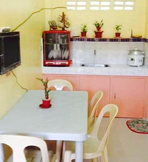 הוסטל Charlie S Point Ocean Wave Resort