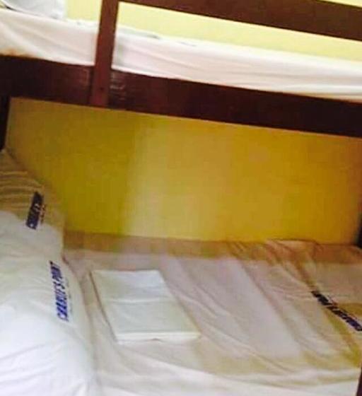 הוסטל Charlie S Point Ocean Wave Resort