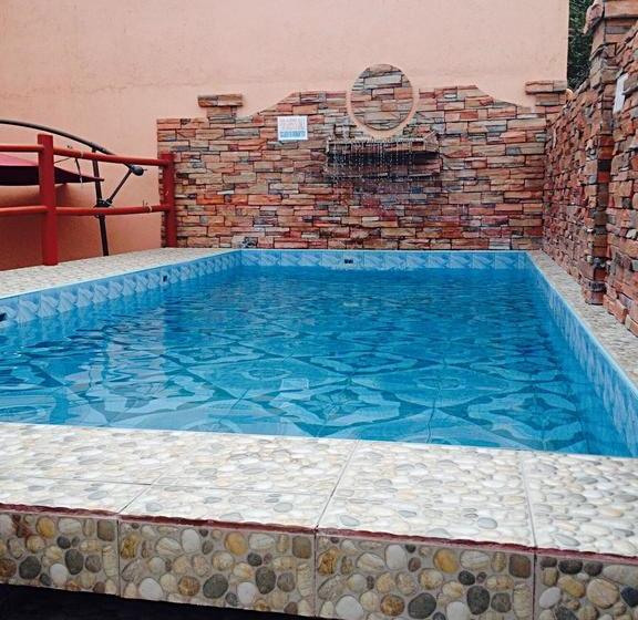 הוסטל Charlie S Point Ocean Wave Resort