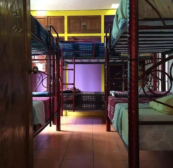 هاستل Hostal La Isla