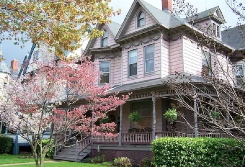 Hollerstown Hill Bed And Breakfast