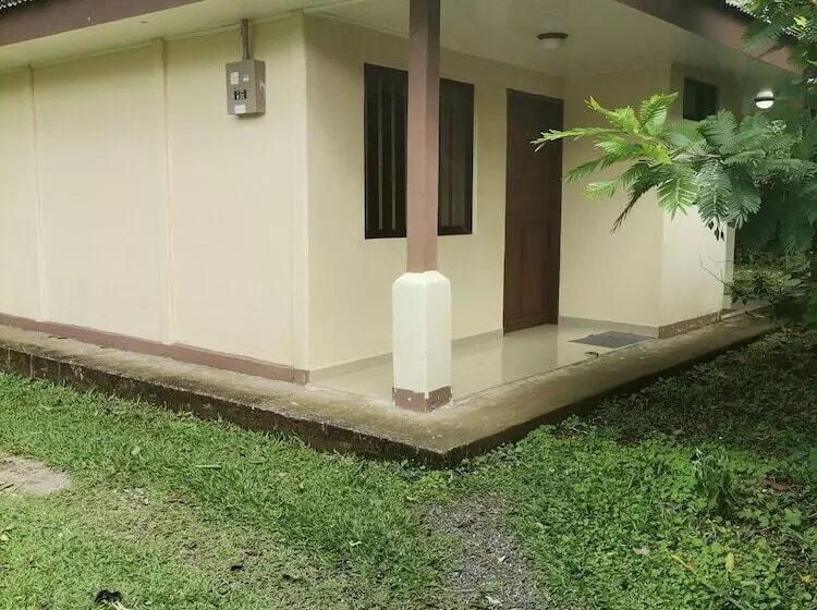 Hotelli Cabinas Vista Miravalles