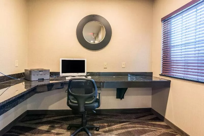 Cobblestone Hotel & Suites   Greenville