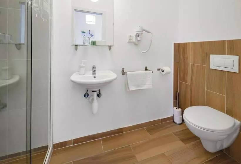 هتل Elisabeth Old Town