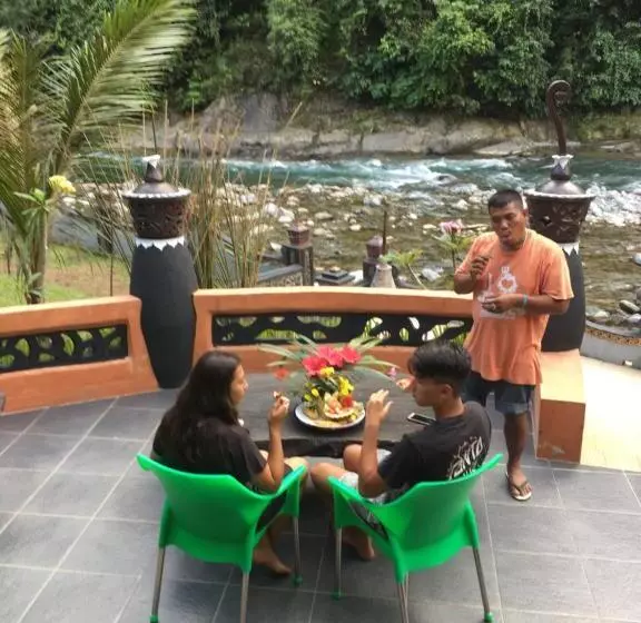 ホテル Jungle Inn Bukit Lawang