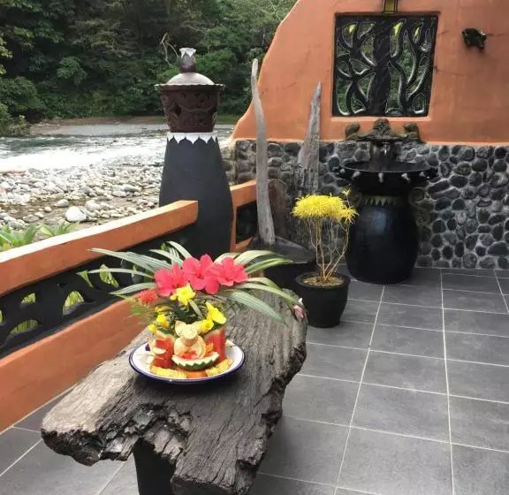 ホテル Jungle Inn Bukit Lawang