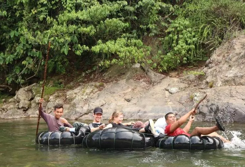 ホテル Jungle Inn Bukit Lawang
