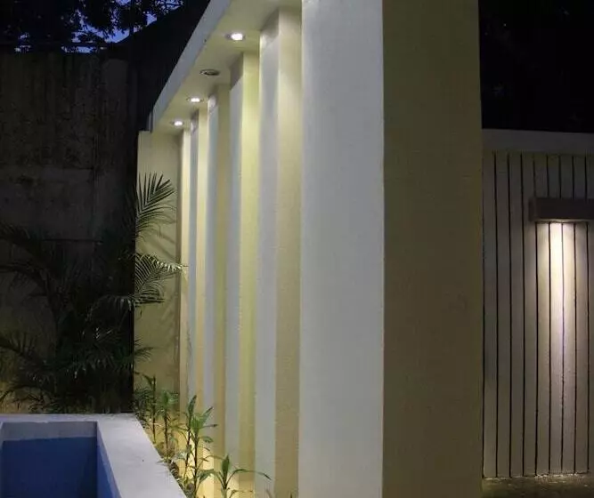 هتل Bottomhill Palace