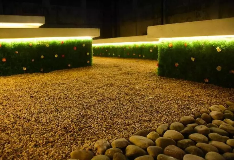 هتل Bottomhill Palace