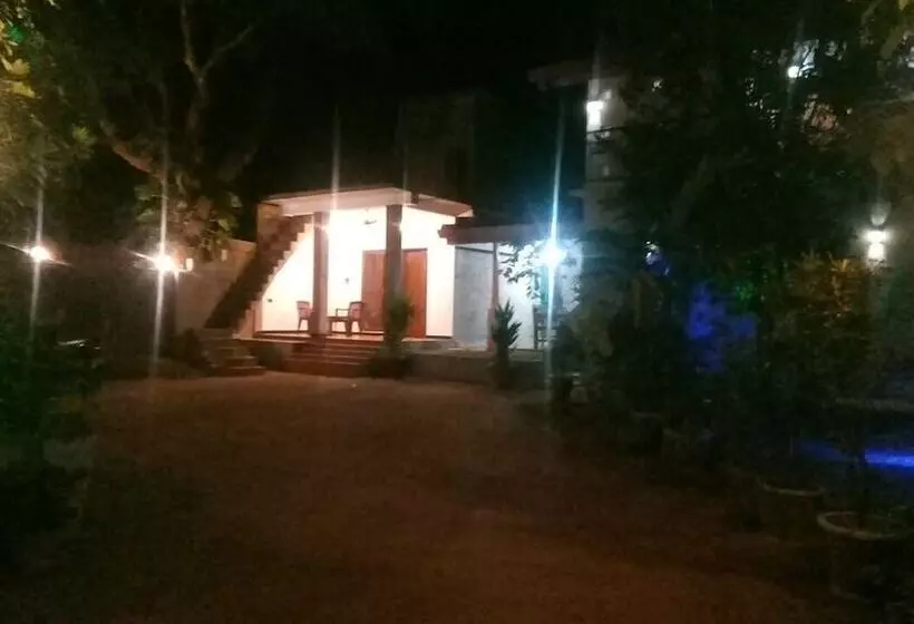 هتل Umesh Home Stay