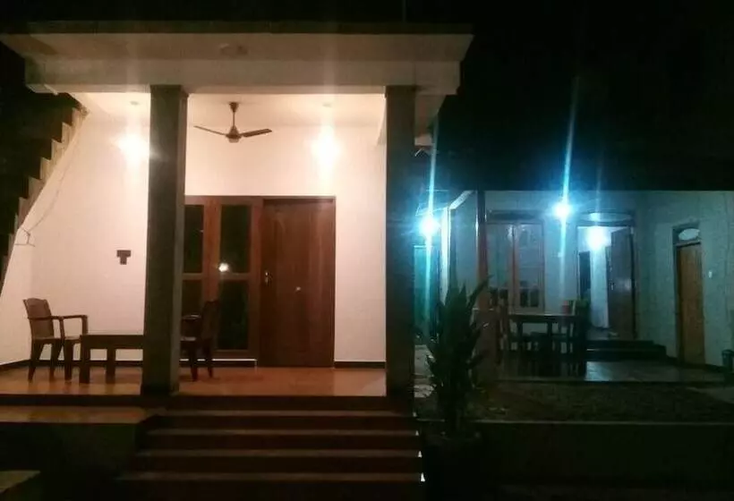 هتل Umesh Home Stay