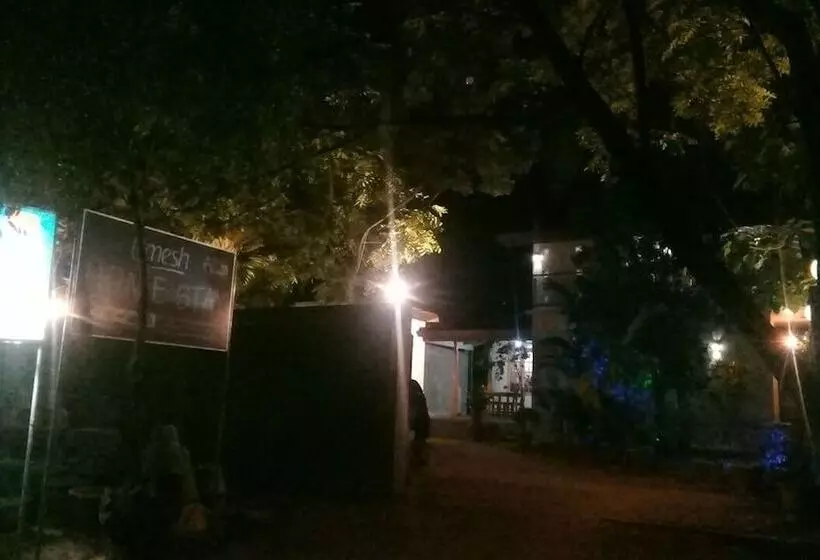 هتل Umesh Home Stay