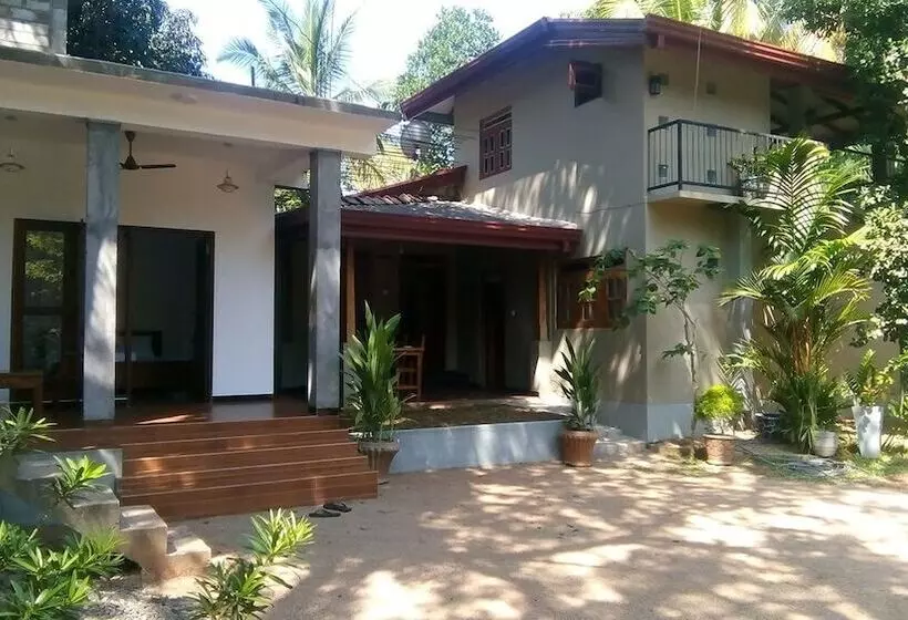 هتل Umesh Home Stay