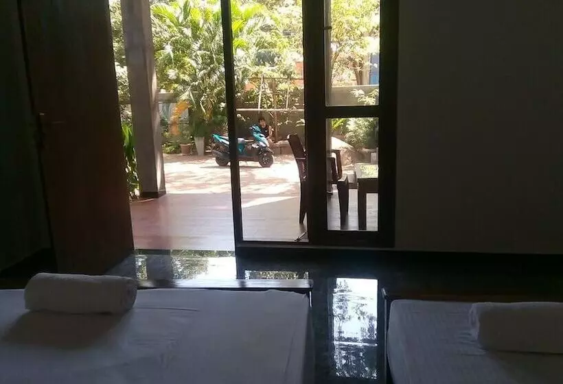 هتل Umesh Home Stay