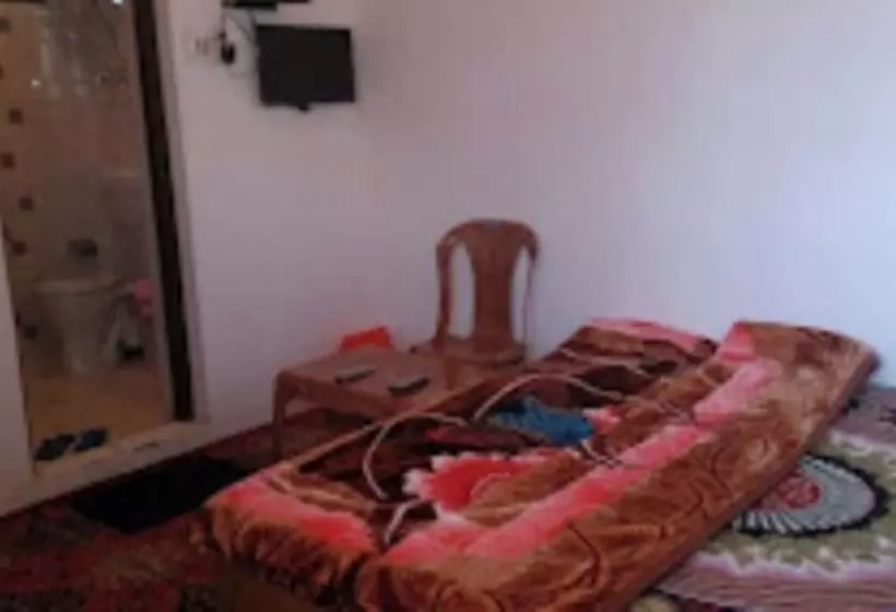 Hotelli Goroomgo Khanday Guest House Srinagar