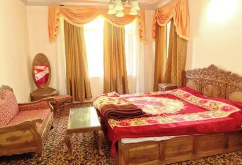 Hotelli Goroomgo Khanday Guest House Srinagar