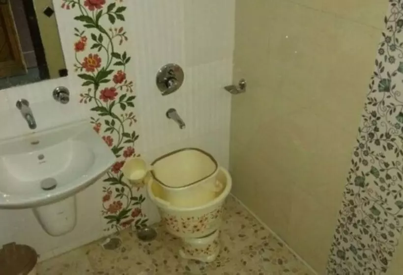 Hotelli Goroomgo Khanday Guest House Srinagar