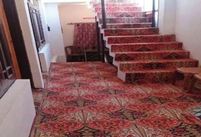 Hotelli Goroomgo Khanday Guest House Srinagar