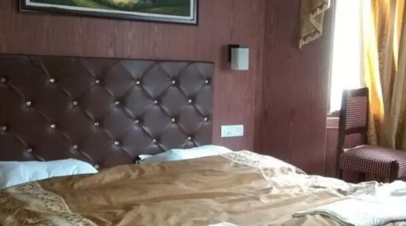 Hotelli Goroomgo Khanday Guest House Srinagar