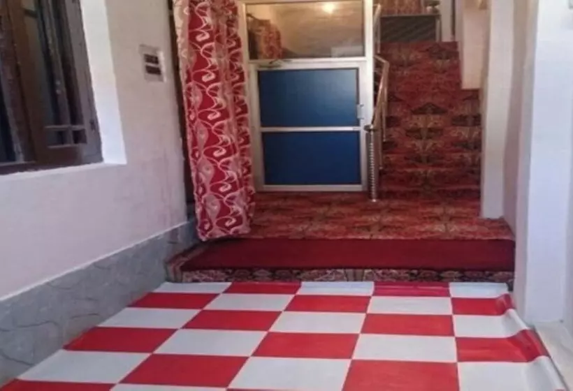 Hotelli Goroomgo Khanday Guest House Srinagar