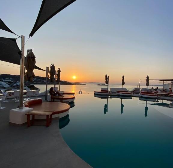 호텔 Absolute Mykonos Suites & More