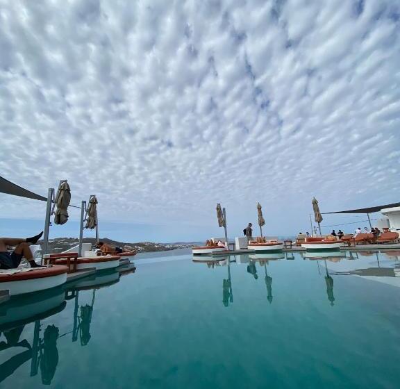 호텔 Absolute Mykonos Suites & More