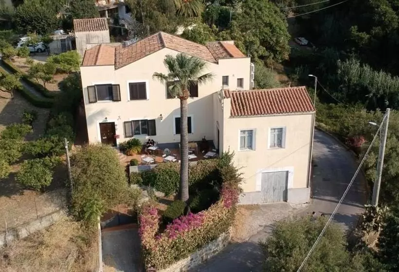 هتل Bouganville B&b