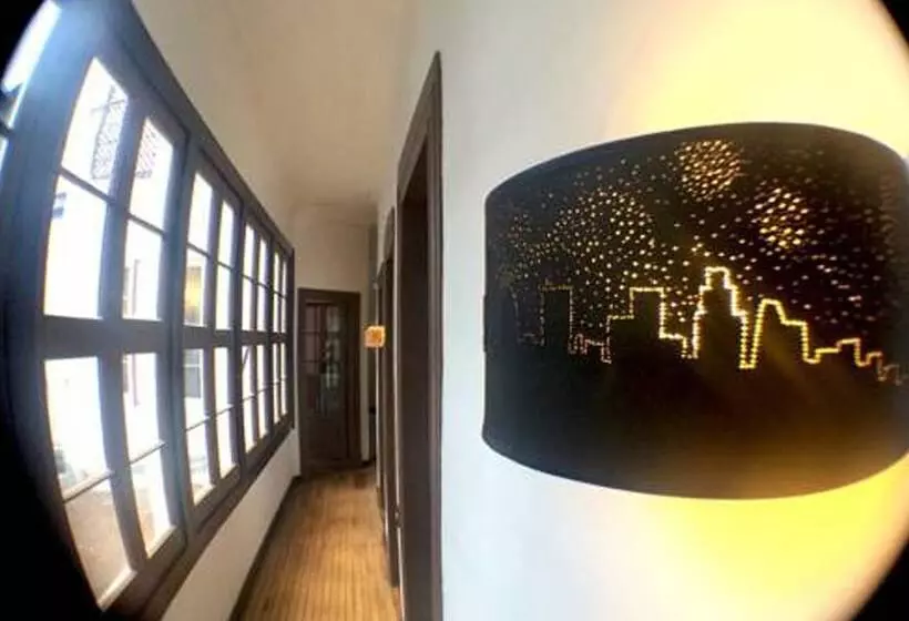 هتل Hostal Irreal