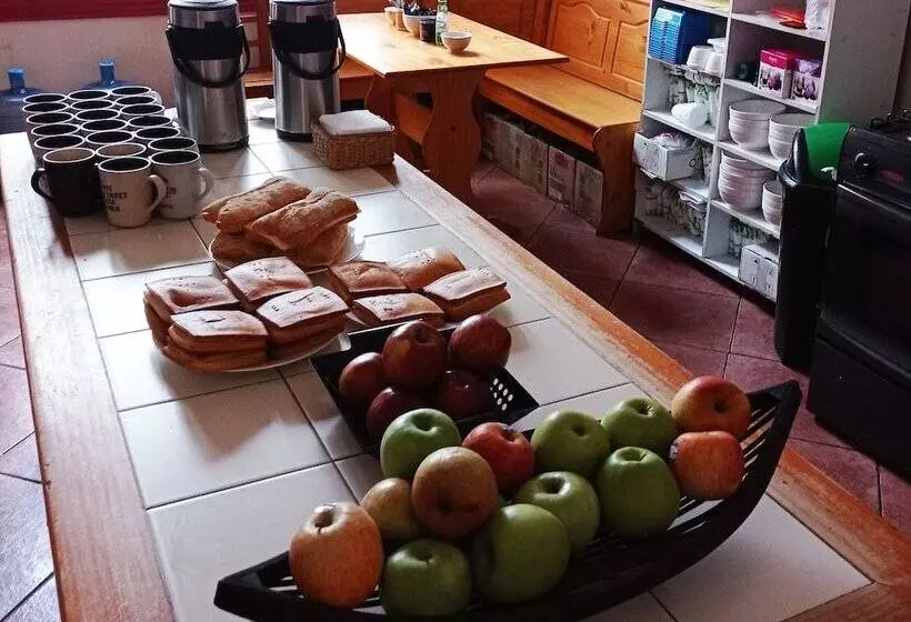 هتل Hostal Irreal