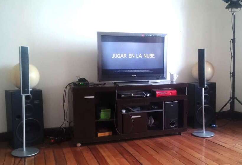 هتل Hostal Irreal