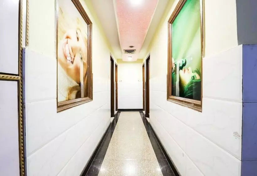 ホテル Karan Palace