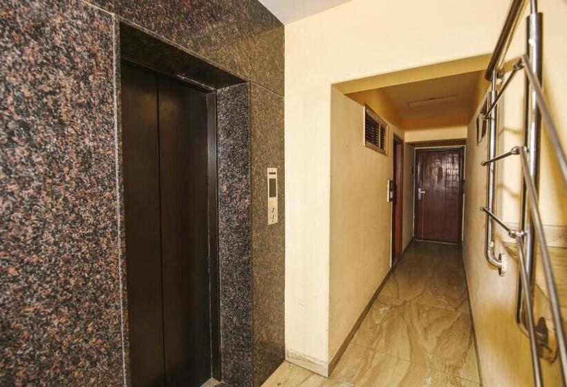 ホテル Lav Kush Deluxe