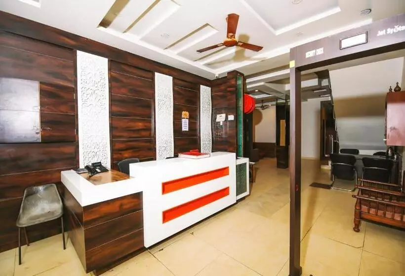 هتل Lav Kush Deluxe