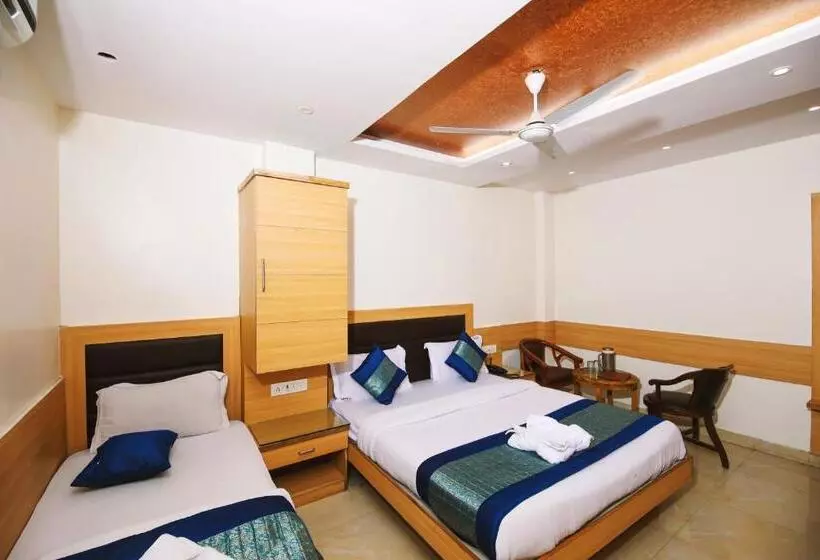 هتل Lav Kush Deluxe