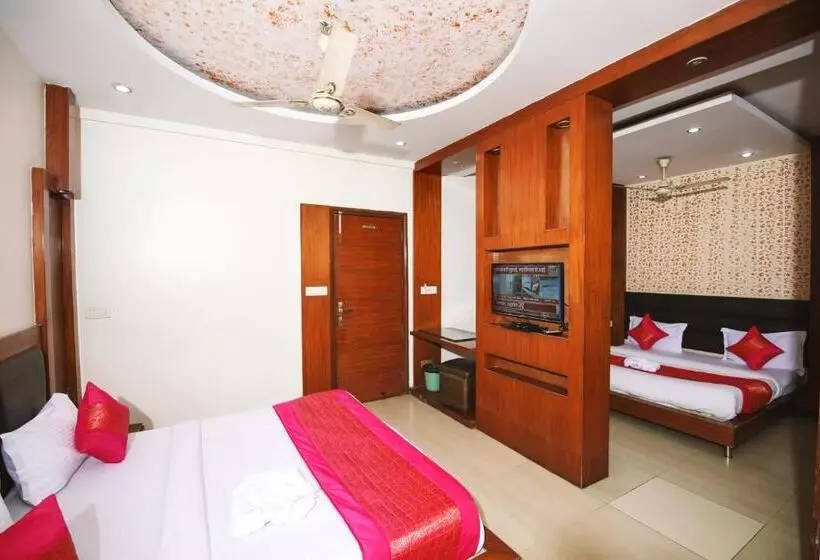 هتل Lav Kush Deluxe