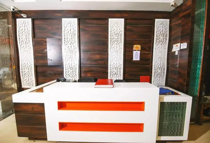 هتل Lav Kush Deluxe