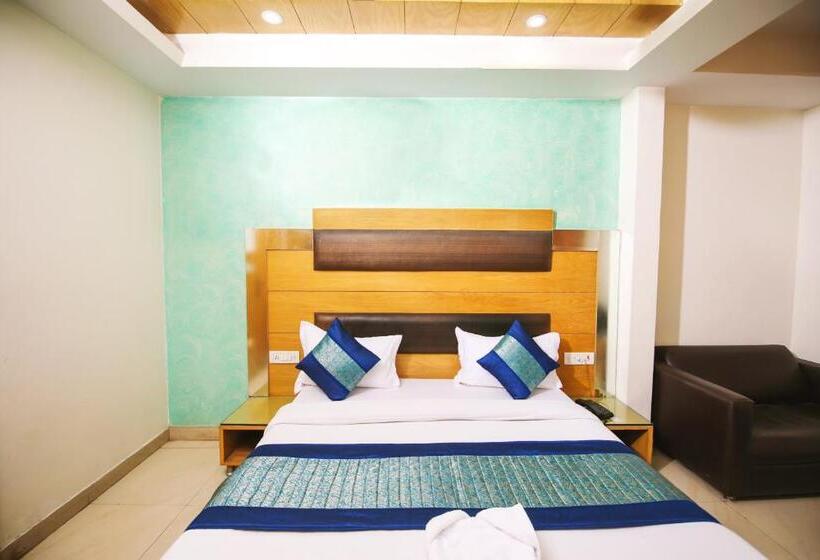 ホテル Lav Kush Deluxe