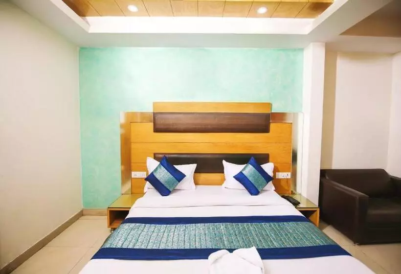 هتل Lav Kush Deluxe