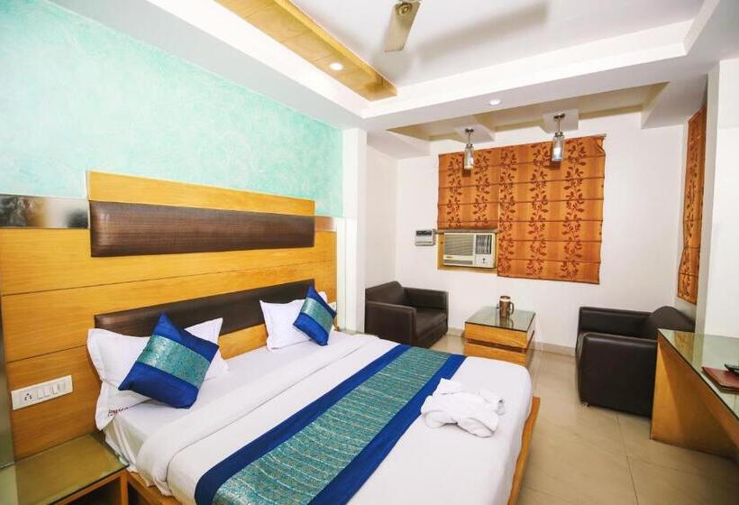 ホテル Lav Kush Deluxe