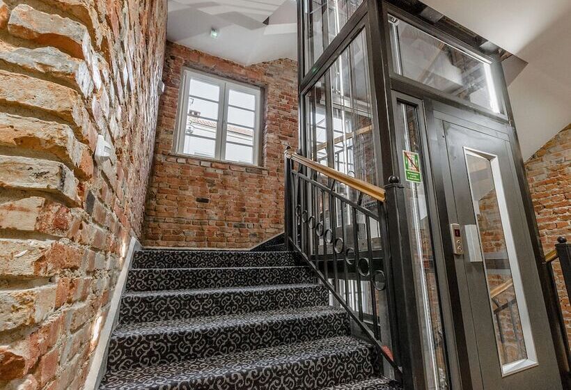 בית מלון כפרי Liberum Residence Old Town