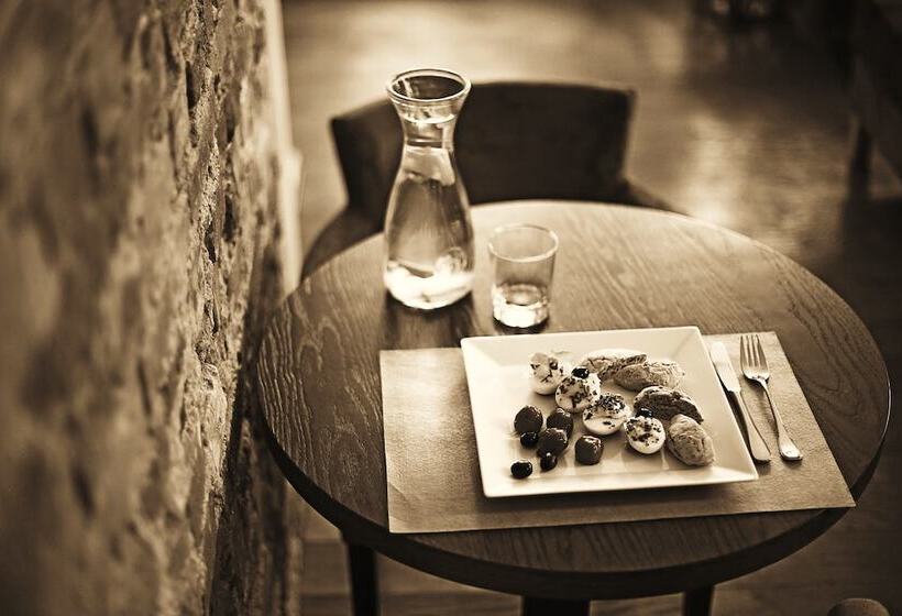 בית מלון כפרי Liberum Residence Old Town