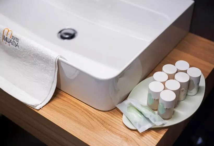 ホテル Mijama Suites