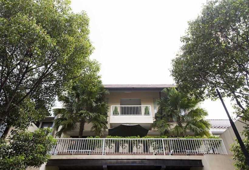 בית מלון כפרי Reddoorz Plus Syariah Near Mall Pondok Indah