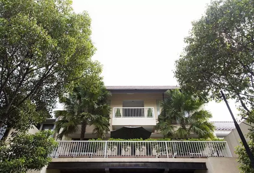 ホテル Reddoorz Plus Syariah Near Mall Pondok Indah