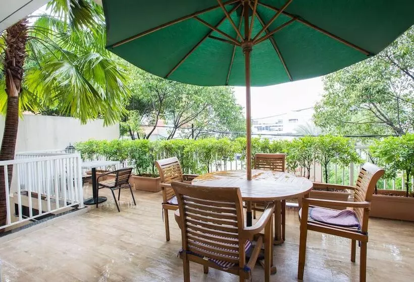 ホテル Reddoorz Plus Syariah Near Mall Pondok Indah