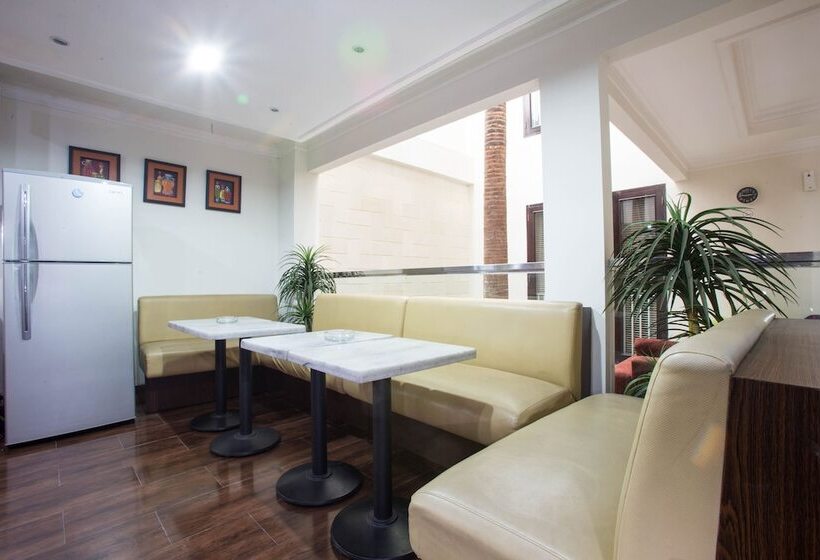 בית מלון כפרי Reddoorz Plus Syariah Near Mall Pondok Indah