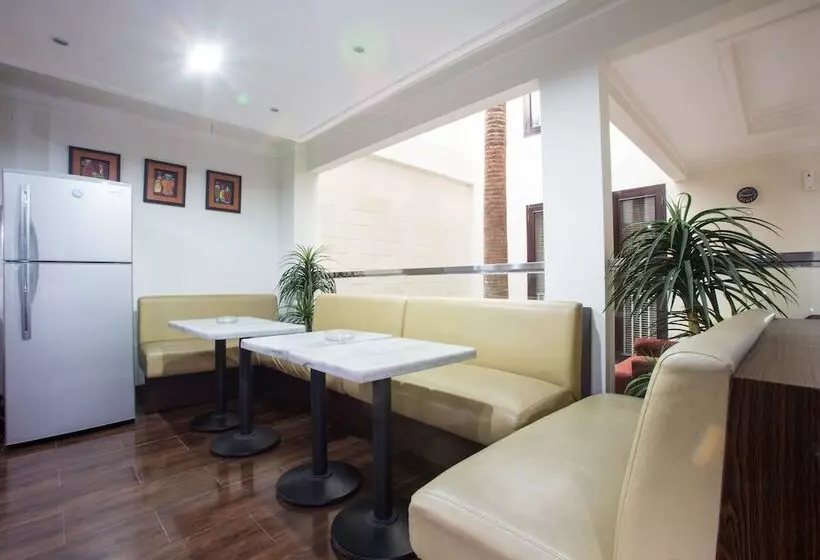 ホテル Reddoorz Plus Syariah Near Mall Pondok Indah