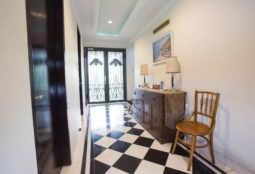 ホテル Reddoorz Plus Syariah Near Mall Pondok Indah