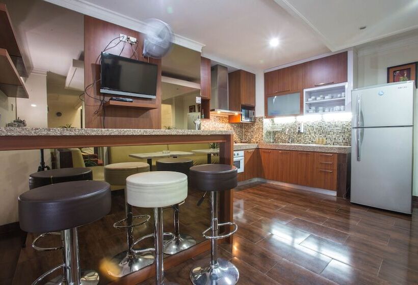 בית מלון כפרי Reddoorz Plus Syariah Near Mall Pondok Indah