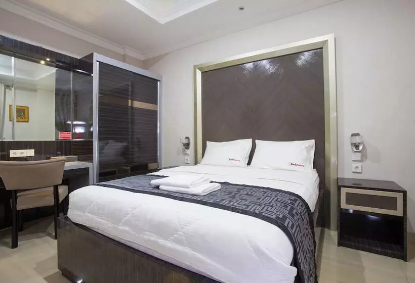 ホテル Reddoorz Plus Syariah Near Mall Pondok Indah